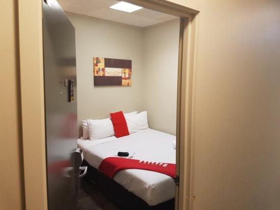 Base Auckland Hostel Kültér fotó
