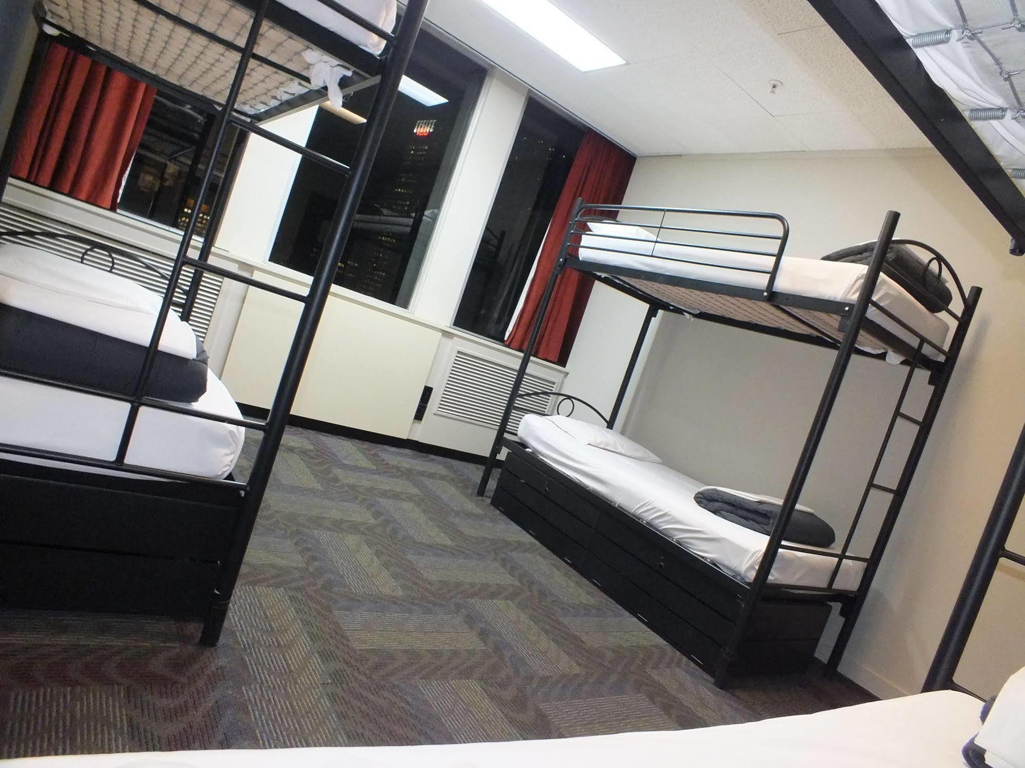 Base Auckland Hostel Kültér fotó
