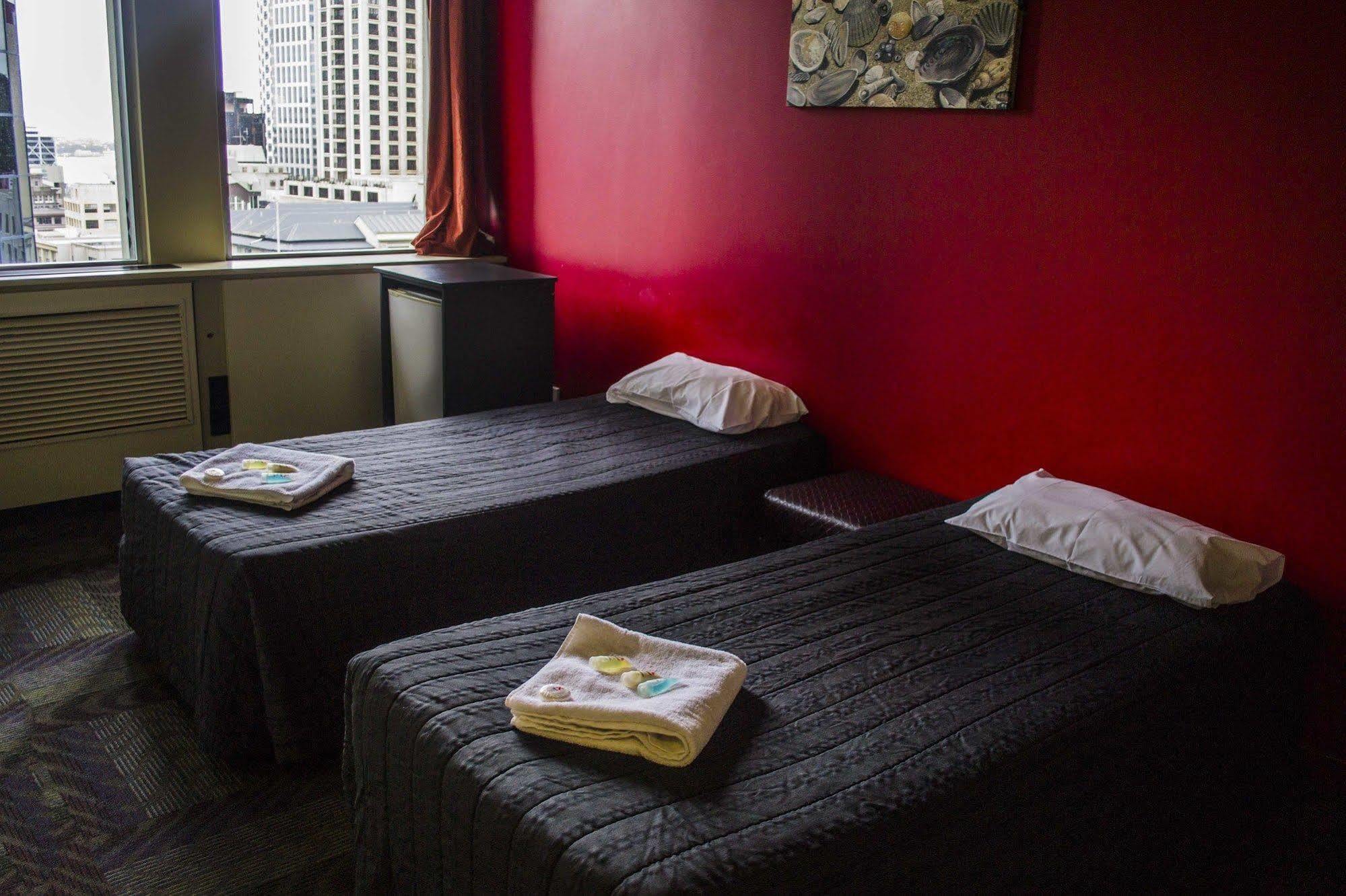 Base Auckland Hostel Kültér fotó